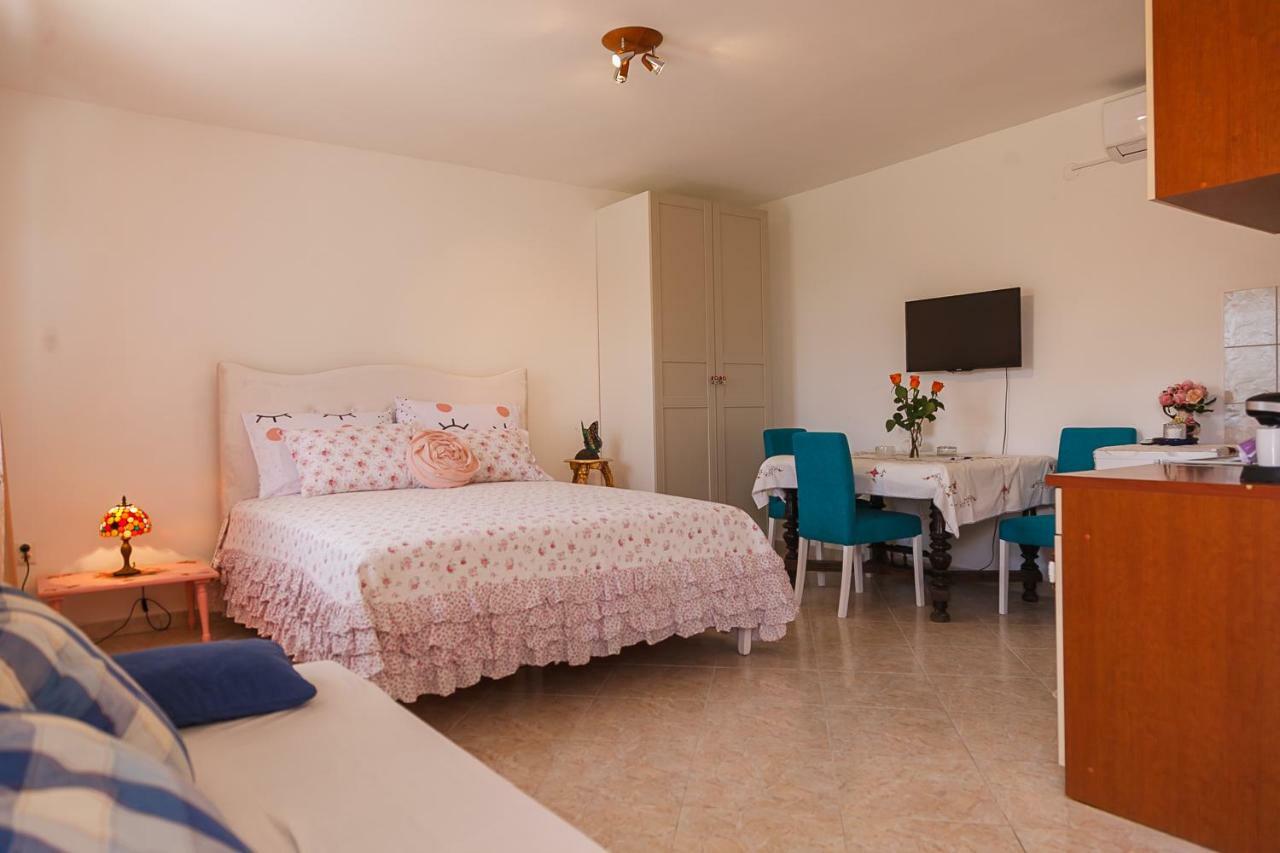 Castello Flower Apartment Kastela Luaran gambar