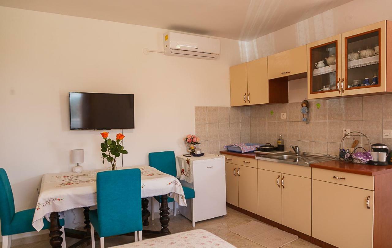Castello Flower Apartment Kastela Luaran gambar