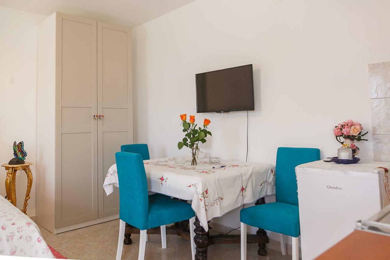 Castello Flower Apartment Kastela Luaran gambar